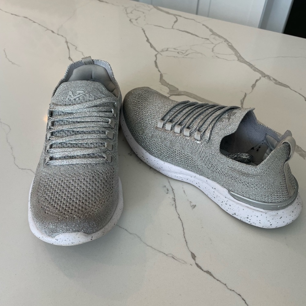 USED 7.5 APL SNEAKER- Women's TechLoom Breeze Metallic Silver / White / Speckle